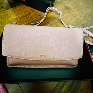 NWT Tumi Women's Pink Pearl Leather Crossbody Bag Retails $250
